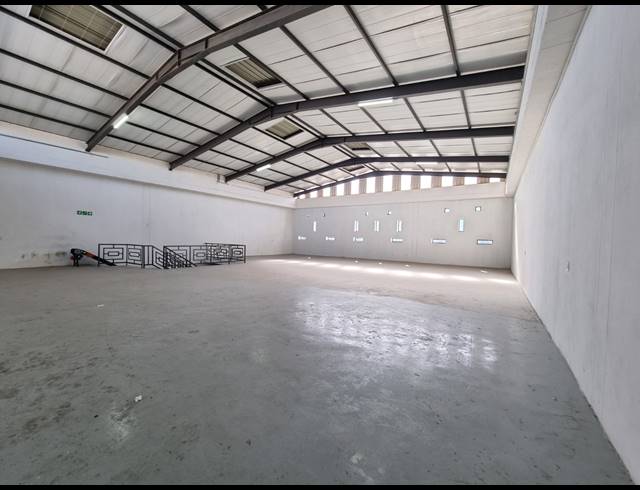 1,499M² WAREHOUSE TO LET IN ORMONDE